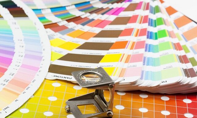 W jakich kolorach jest Saturn?