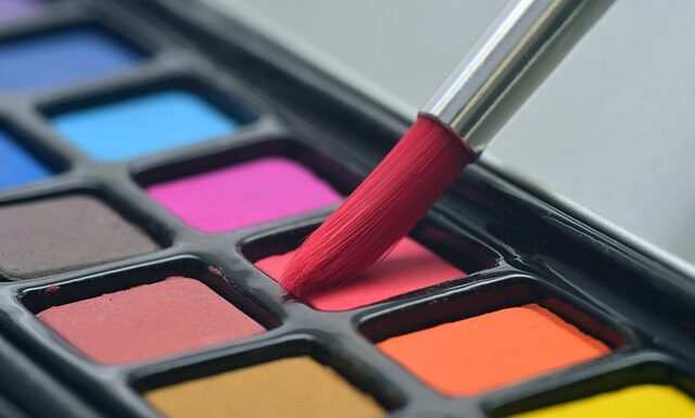 Czym lepiej malować ściany pędzlem czy wałkiem?