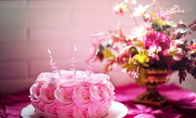 Czym można pokryć tort?