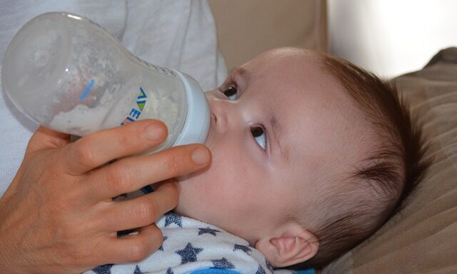 Jak uszyć śliniaczek dla niemowlaka?