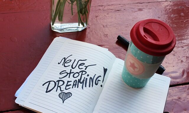 Jak zrobić napis na torcie domowym sposobem?