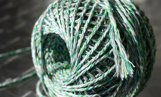 Jak poprawnie zawiązać szalik?