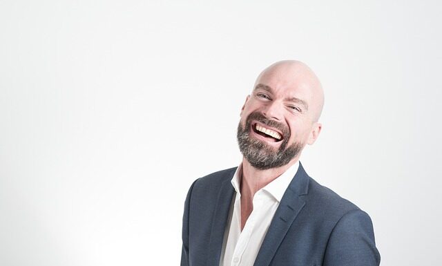 Jak nosić jedwabny szal?