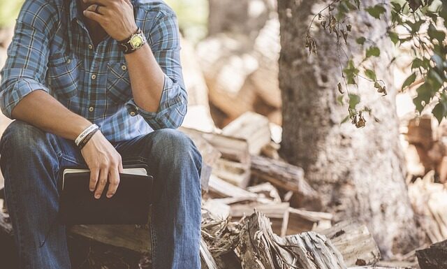 W jakim wieku dziecko zaczyna siadać?