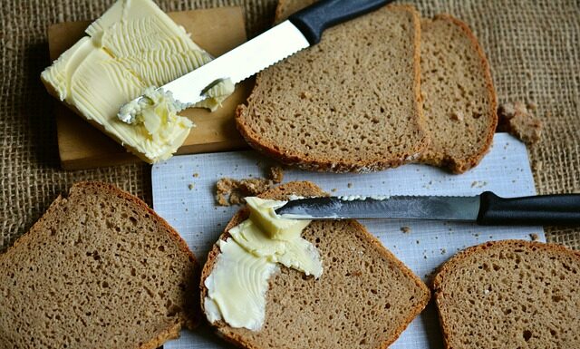 Czy smarować twarz noworodka?