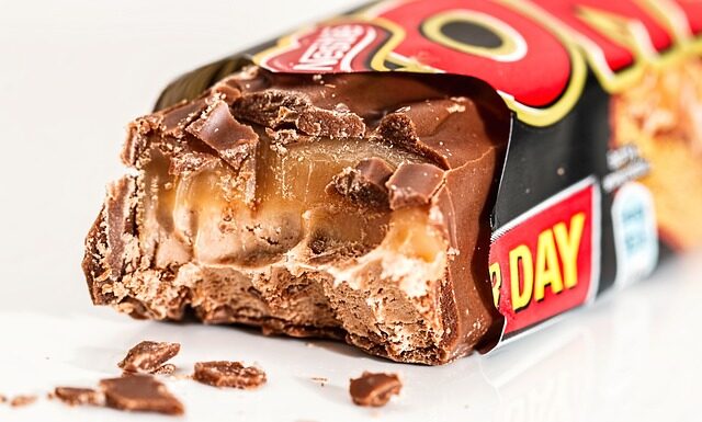 Na co przykleić opłatek na tort?