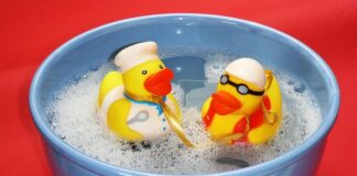 W czym kąpać noworodka wanienka czy wiaderko? W czym kąpać noworodka wanienka czy wiaderko?