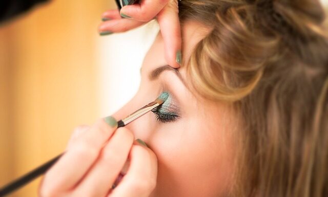 Kiedy nakładanie masy cukrowej na tort?