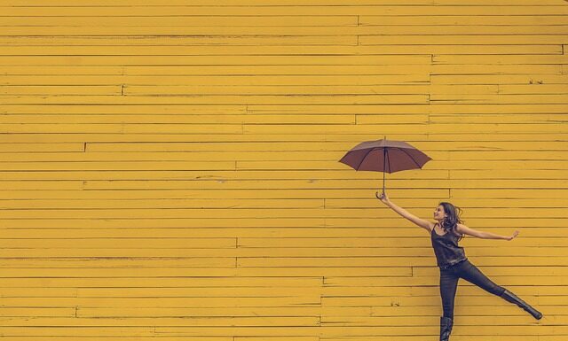 Od czego robią się żółte zęby?