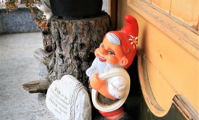 Jak zrobić skrzata z szyszek?