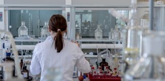 Dlaczego jeden test wyszedł pozytywny a drugi negatywny?