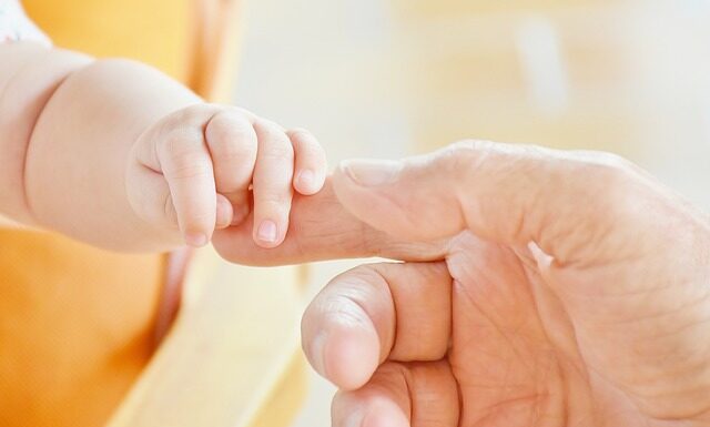 Dlaczego noworodek ma zimne rączki? Dlaczego noworodek ma zimne rączki?