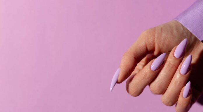 Co powinien zawierać zestaw lakierów hybrydowych dla początkujących