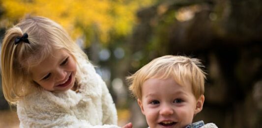 Rodzinne spędzanie czasu w Pyrland Parku Linowym – przygoda, natura i wspólne emocje dzieci